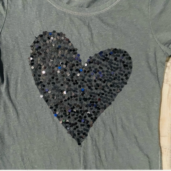 American Eagle Tee/Sequined Heart - Picture 17 of 17